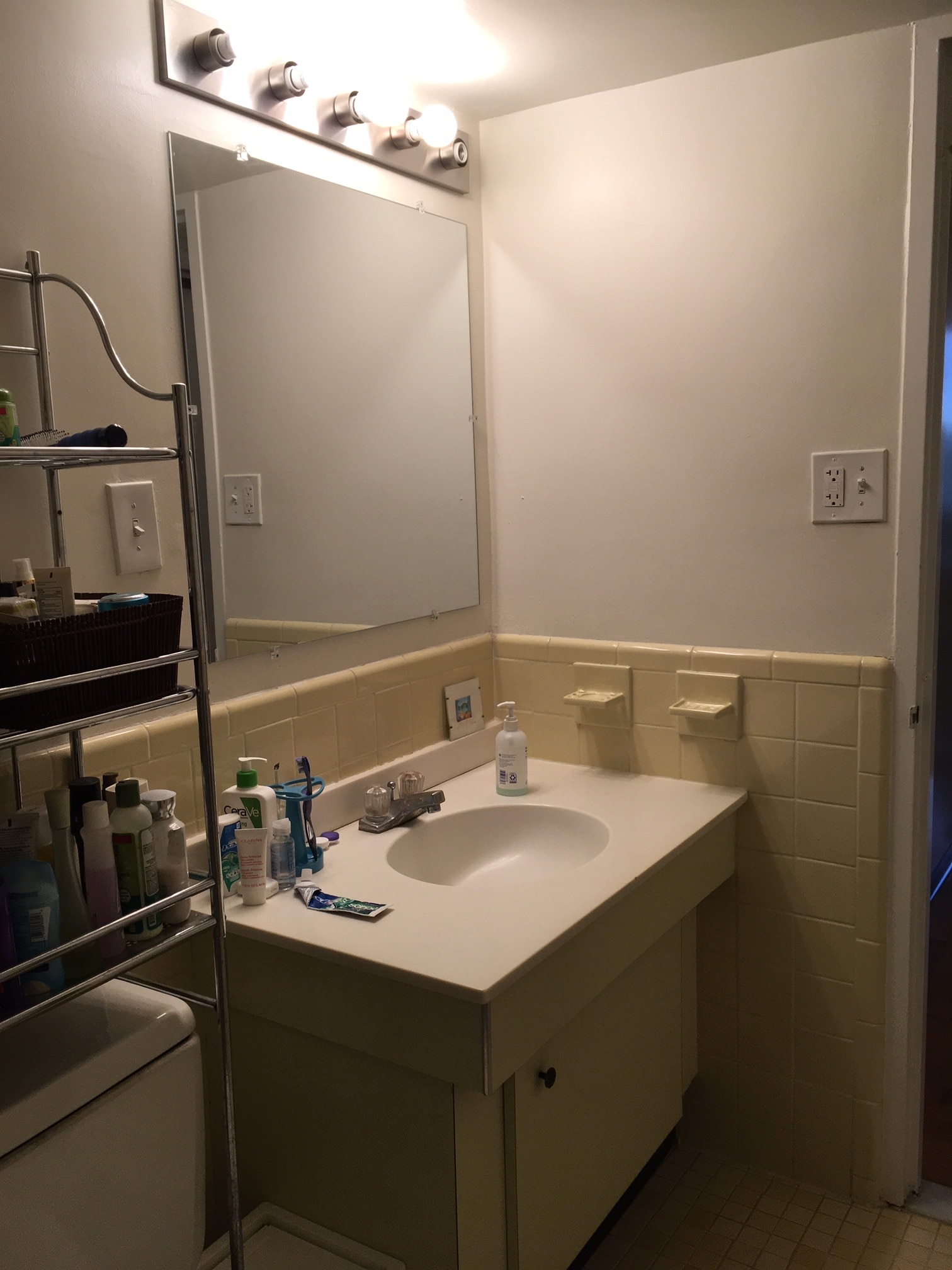 Master bathroom - 5101 River Rd