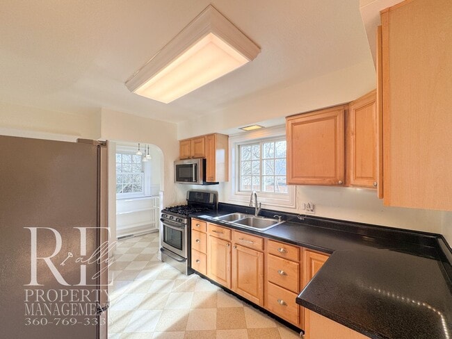 Building Photo - 50% OFF FIRST MONTHS RENT!! Timeless Vintage Home with Bonus Office, Expansive Yard & A/C