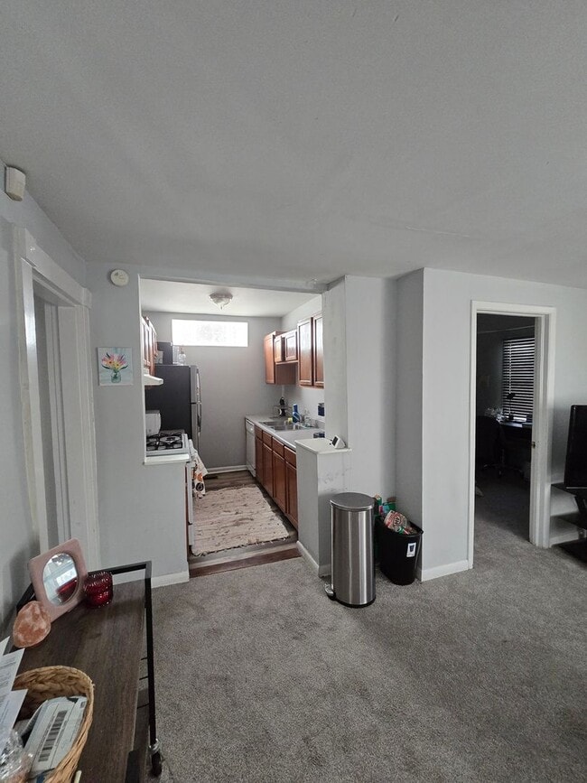 Building Photo - 72A