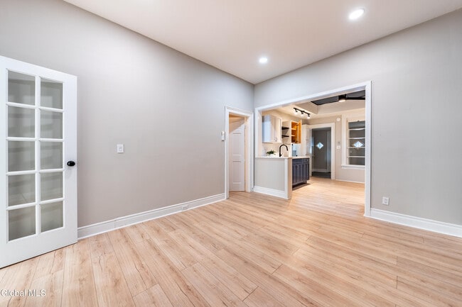 Building Photo - 323 2nd St