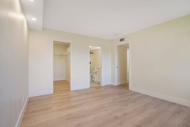 Building Photo - 1605 S US Hwy 1