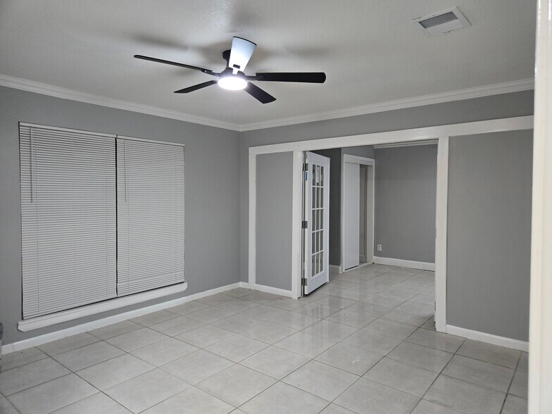 Building Photo - 12315 Barbizon Dr