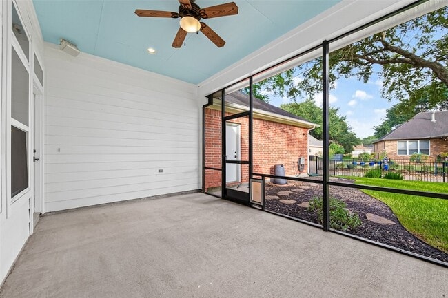 Building Photo - 4727 Lake Village Dr