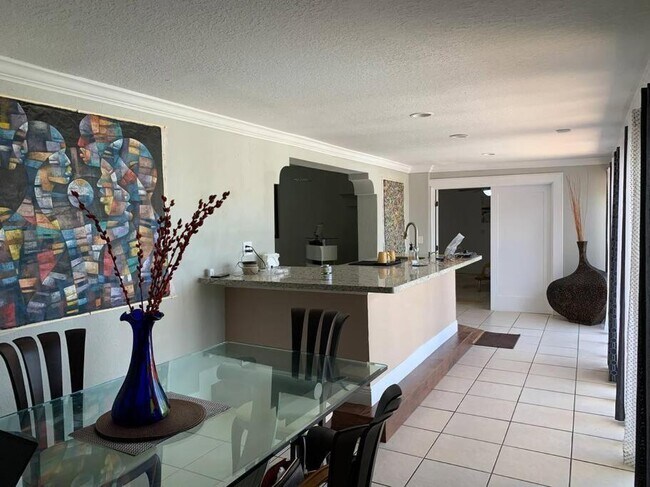 Building Photo - 4 bedroom in West park FL 33023