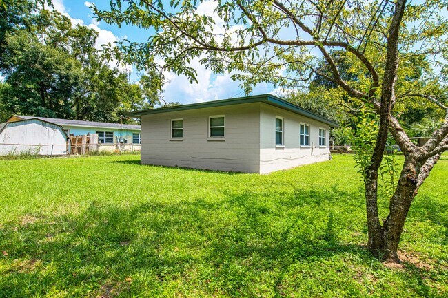 Building Photo - 613 Edgecliff Dr
