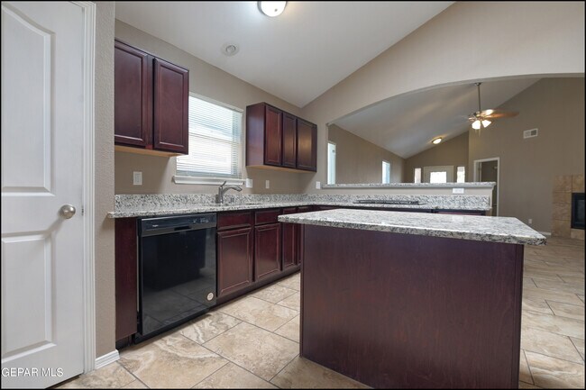 Building Photo - 6617 Berringer St