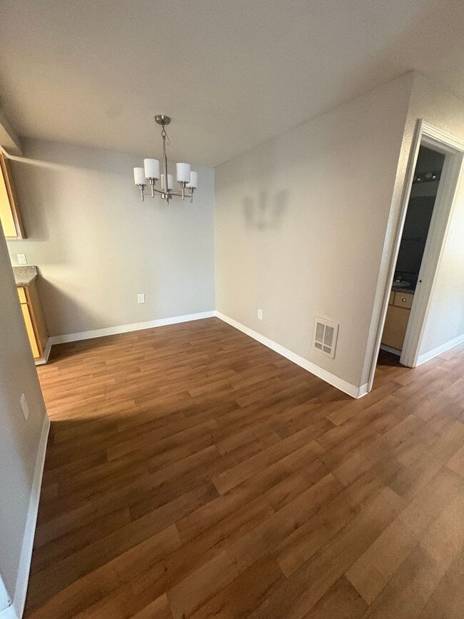 Building Photo - Apply by August 7th—August rent is on us!