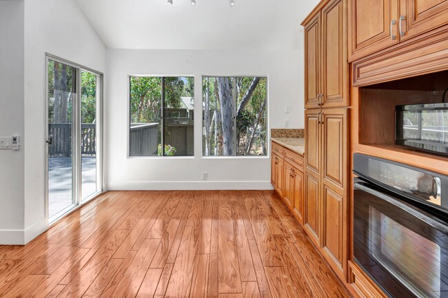 Building Photo - 24946 Ravenswood