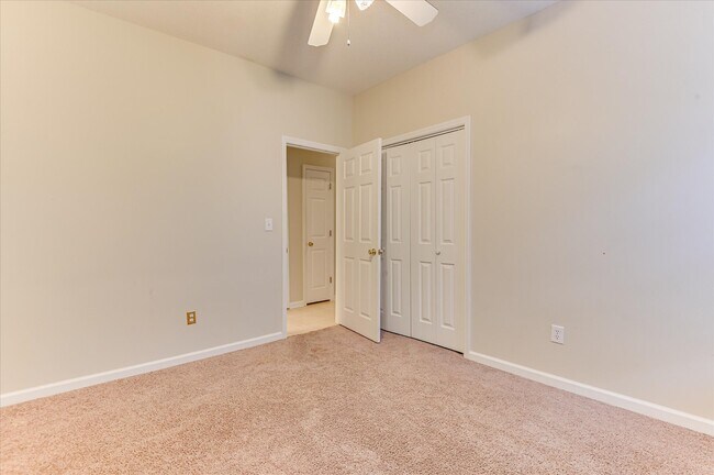 Building Photo - 2937 Hillcreek Dr