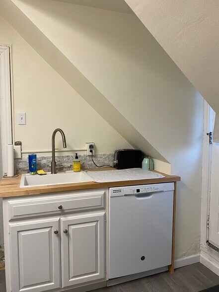 Building Photo - 110 Walnut Ave