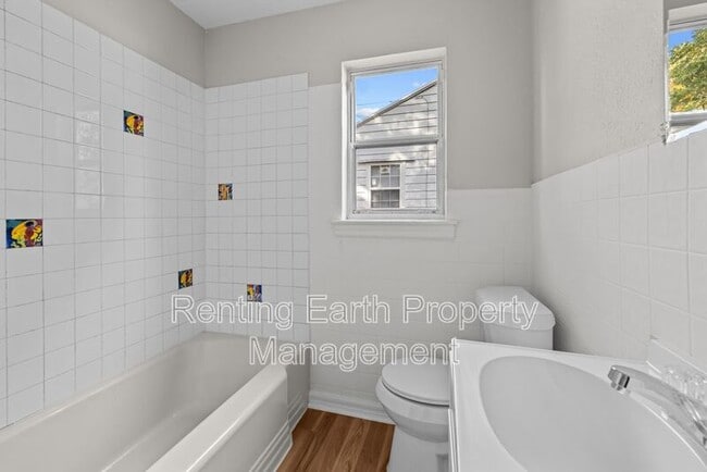 Building Photo - 7404 Paris Ave