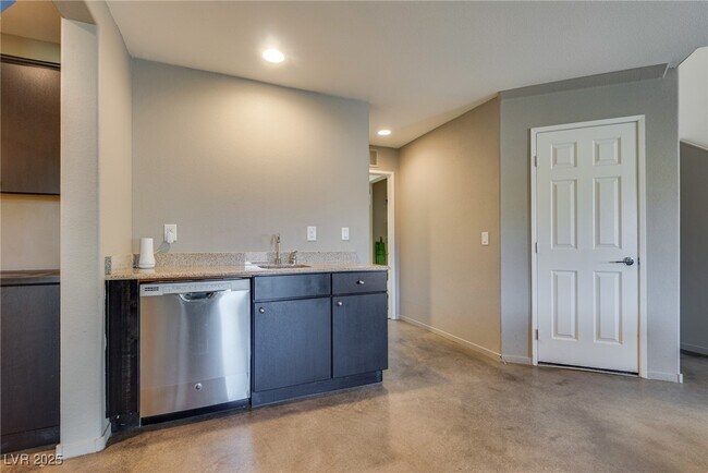 Building Photo - 10589 Acacia Park Pl