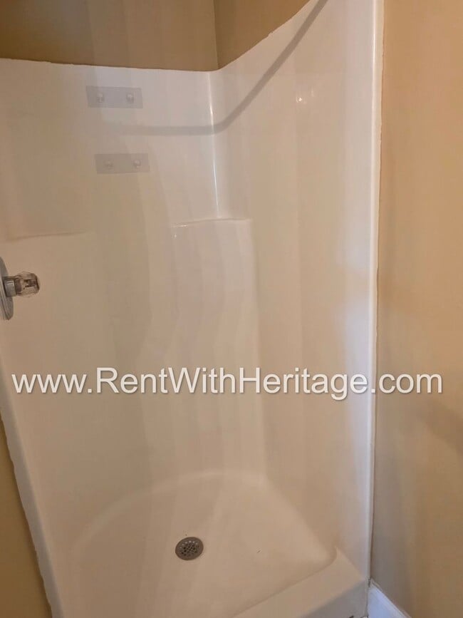 Building Photo - Gorgeous 5bd /3.5 bath Home/ Upgrades Galore/ Attention to Detail/ Great Location