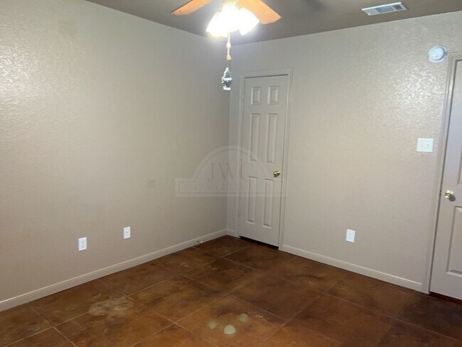 Building Photo - 1203 Cinch Dr