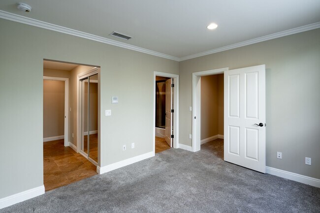 Building Photo - 3838 Tilden Ave