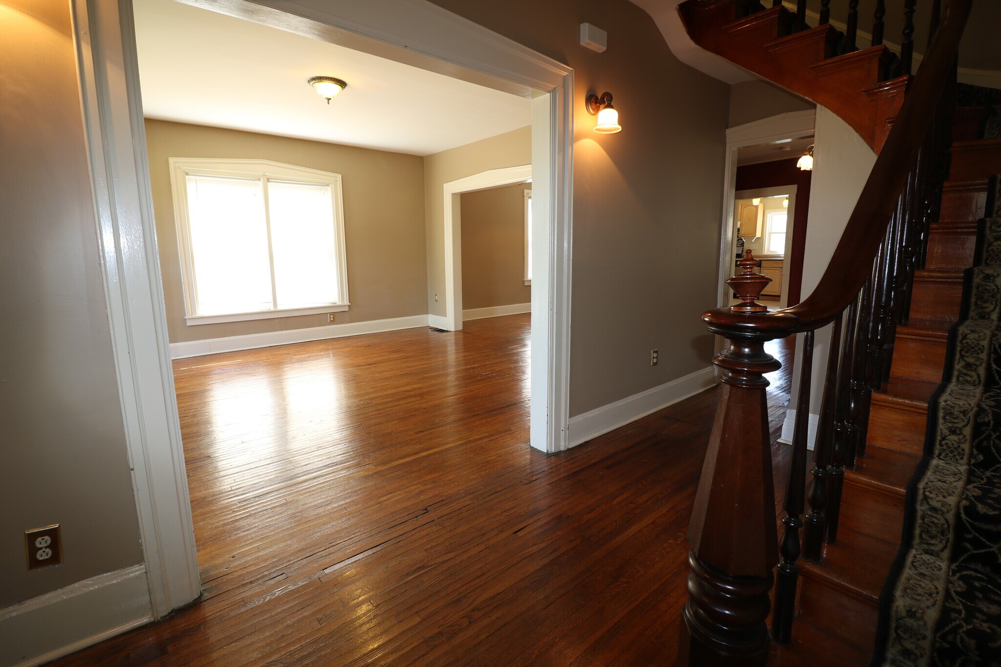 Building Photo - 1319 E 12th St