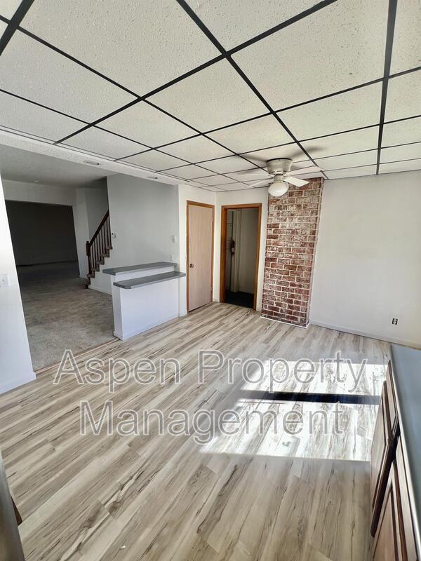 Building Photo - 1313 Division St