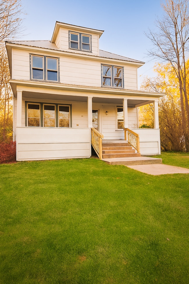 Primary Photo - 325 Main St