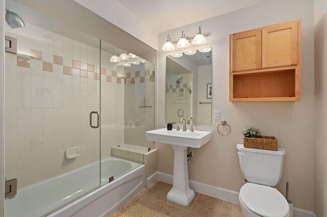 Building Photo - 330 N Howes St