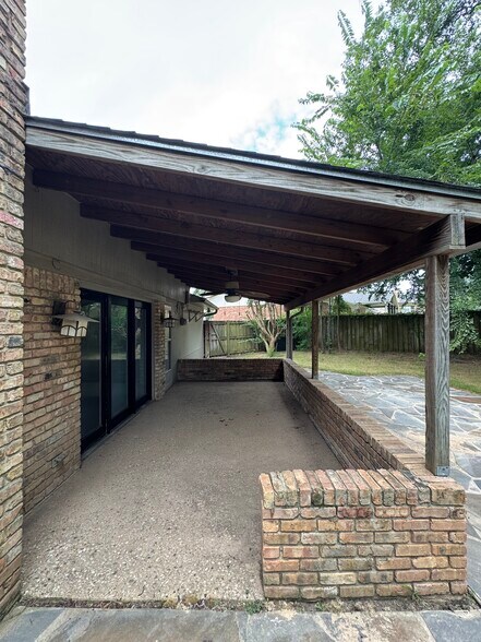 Building Photo - 302 Mobile Dr
