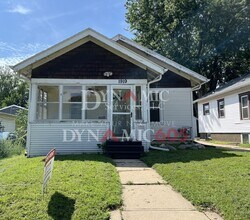 Building Photo - 4BD/2BA House with Double Garage by August...