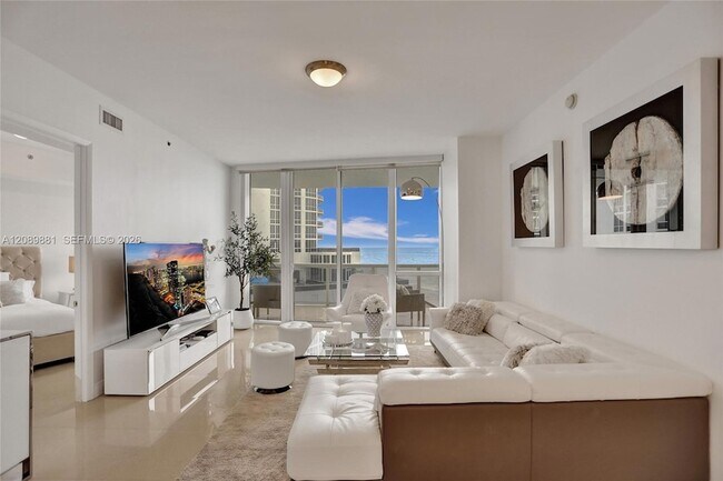 Building Photo - 15901 Collins Ave