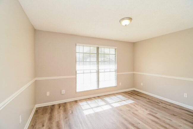 Building Photo - 2621 Grafton Dr