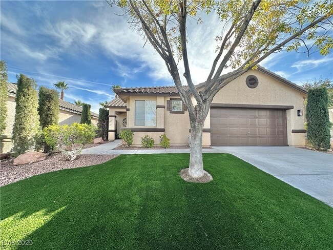 Building Photo - 10195 Queensbury Ave