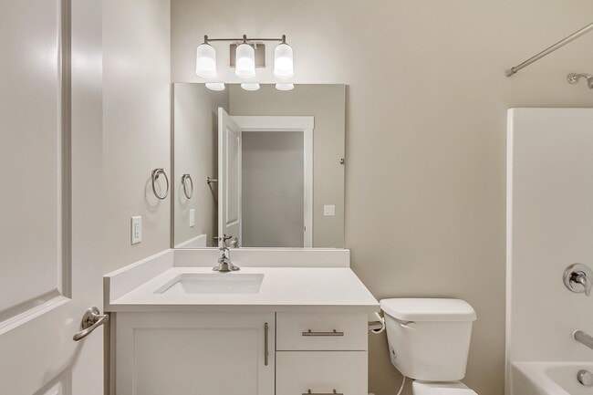 Building Photo - 2 Bedroom 2 Bathroom Twin Home in Orem