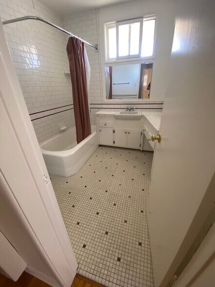 Master Bath - 14333 Albers St