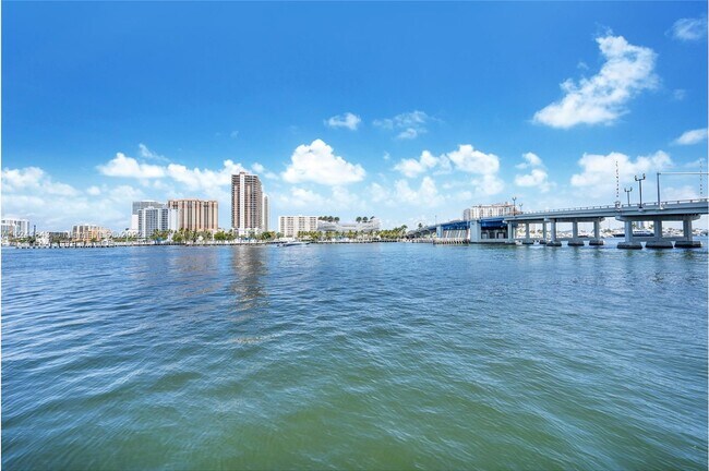 Building Photo - 200 Plaza Las Olas