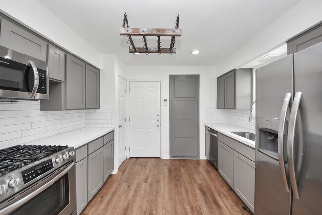 Building Photo - 10327 Sageburrow Dr