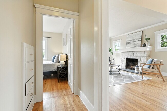 Building Photo - 423 NE 55th Ave