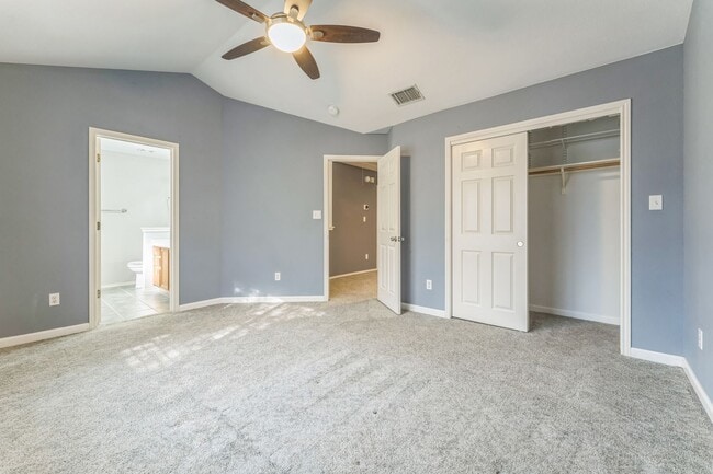 Building Photo - Charming 2-bedroom