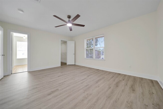 Building Photo - 5303 Bay Pines Dr