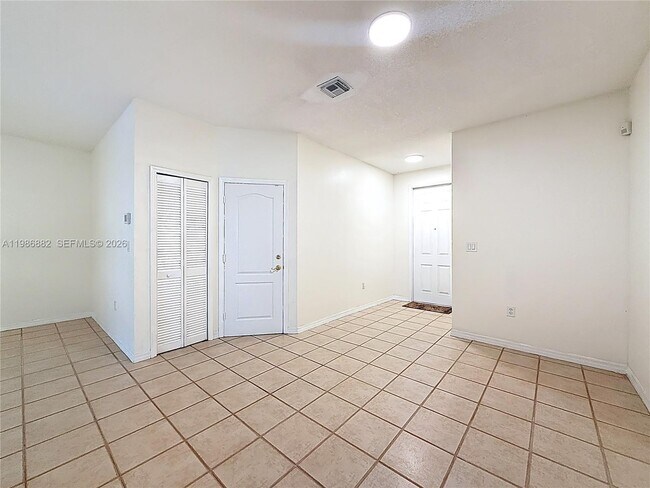 Building Photo - 4330 NW 114th Pl