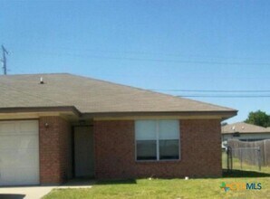 Building Photo - 2207 Wright Way