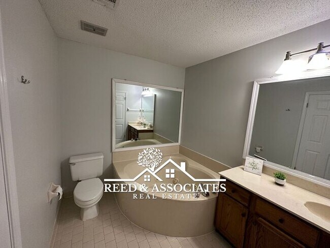 Building Photo - Collierville Townhouse Located on Corner Lot!