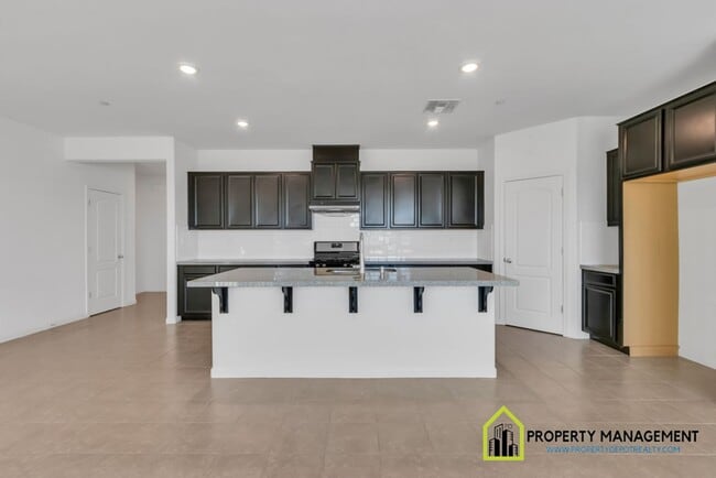Building Photo - Modern and Spacious 4-Bedroom Home for Rent!