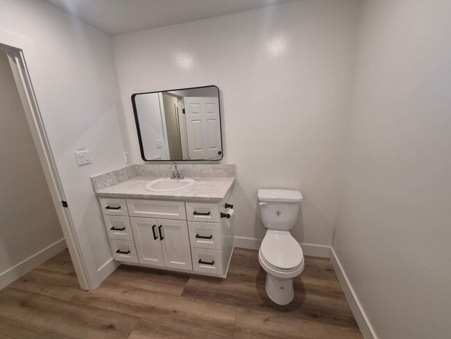 Building Photo - Beautifully Renovated 3 bedroom 2 Bath House