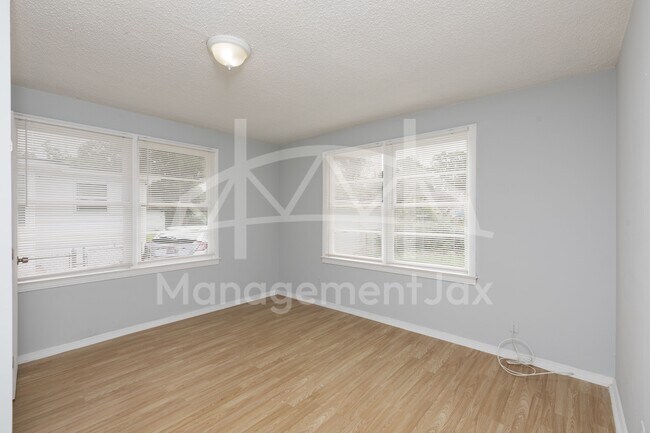 Building Photo - 1478 W 11th St