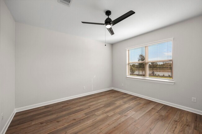 Building Photo - 3052 Sorrento Hl Dr
