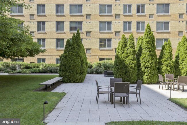 Building Photo - 475 K St NW