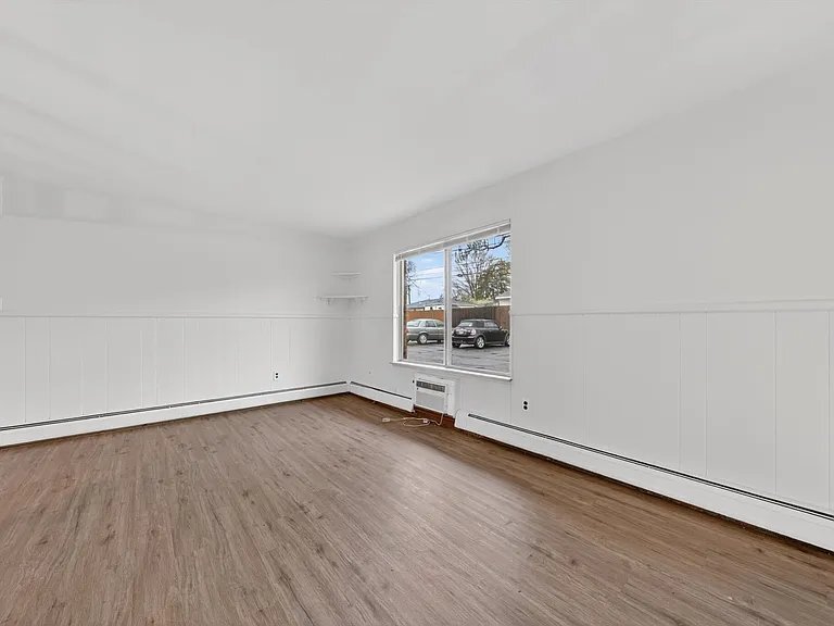 Building Photo - 151 E McHattie St