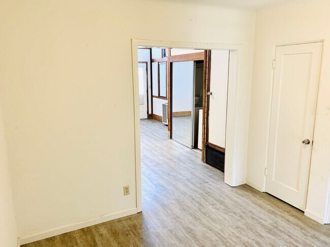 Building Photo - LIVE BY THE BEACH! 1BD/1BA OCEAN BEACH APARTMENT + PRIVATE GARAGE & LAUNDRY!!!