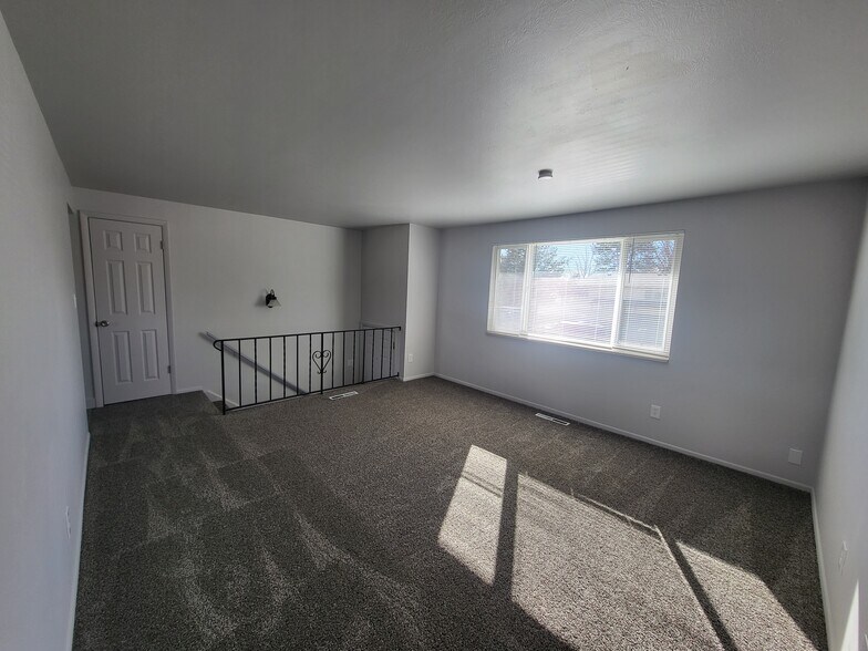 Living Room - 1405 Tappan Cir