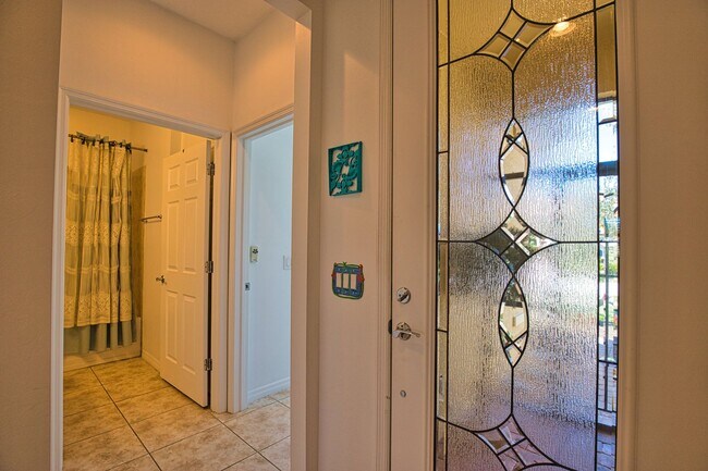 Building Photo - Annual Unfurnished 2 Bedroom 2 Bathroom Ho...