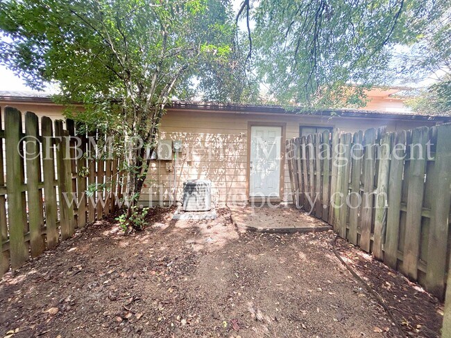 Building Photo - 2534 W Sycamore Ave - 2 Bedroom, 1 Bathroom Apartment Home in Corsicana, TX