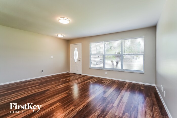 Building Photo - 17185 Phlox Dr