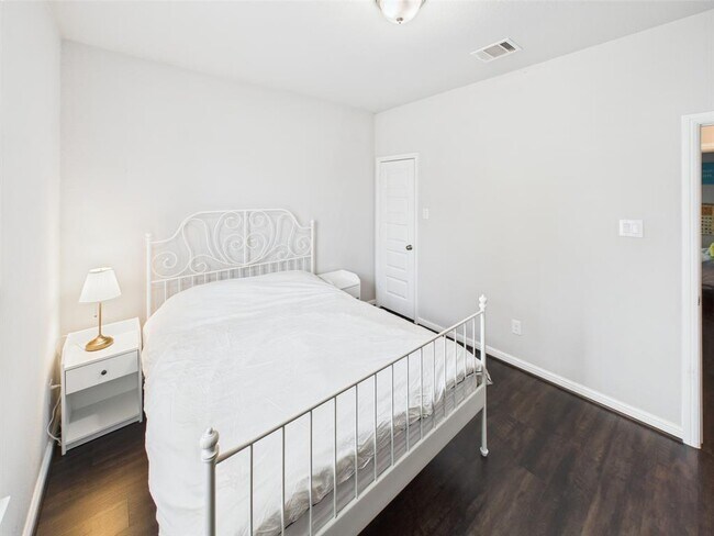Building Photo - 3830 Fleetwood Falls Ln